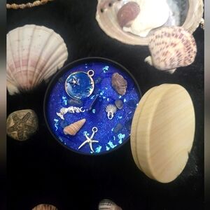 Fresh scented 4oz Ocean themed Candle Candle.